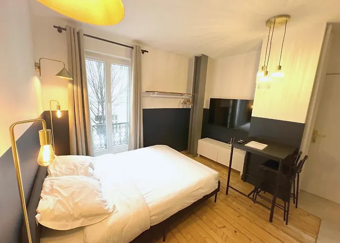 Pere Lachaise Apartment